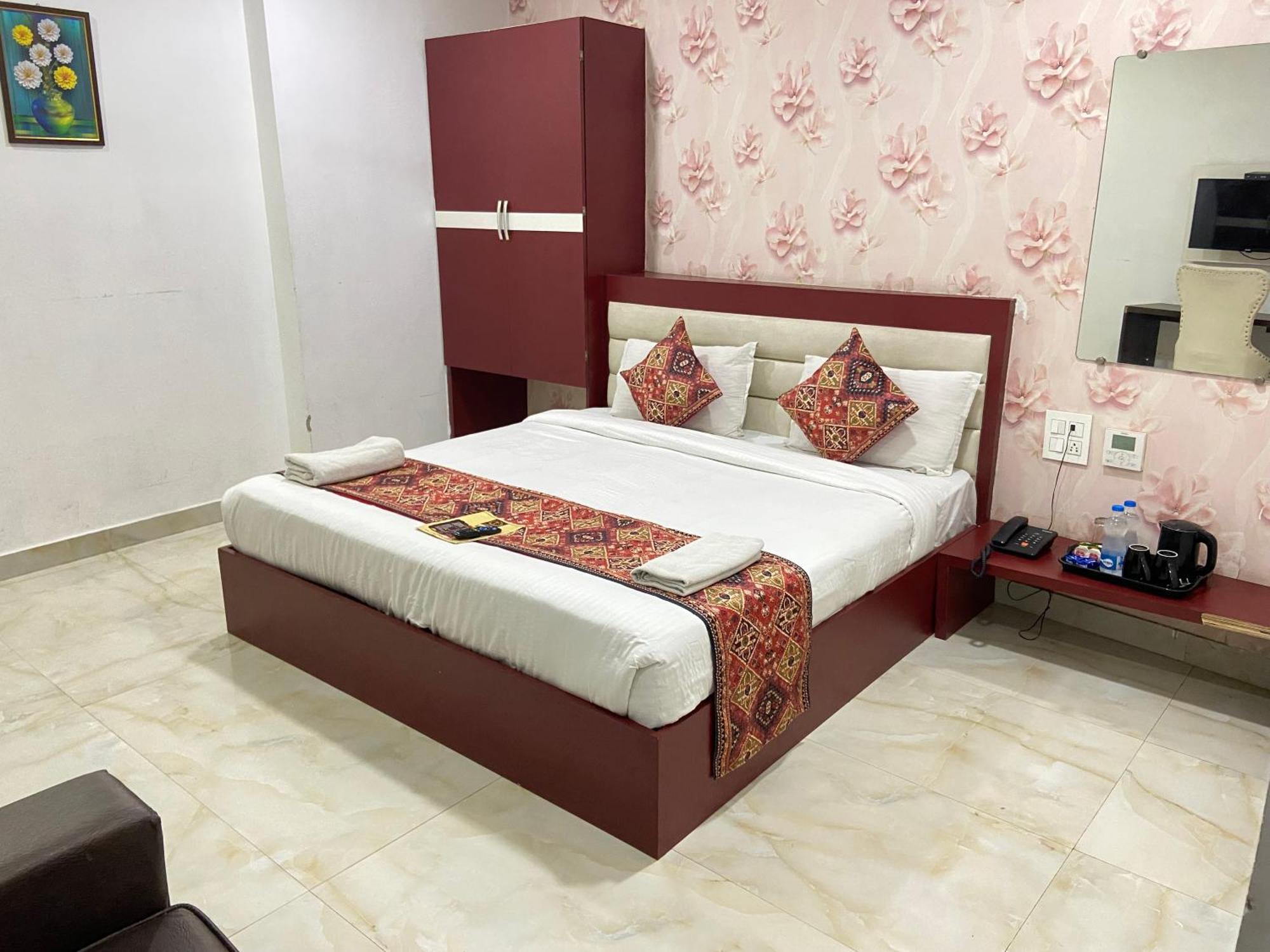 Hotel Tamanna - 50 Meter From Golden Temple Amritsar Zewnętrze zdjęcie