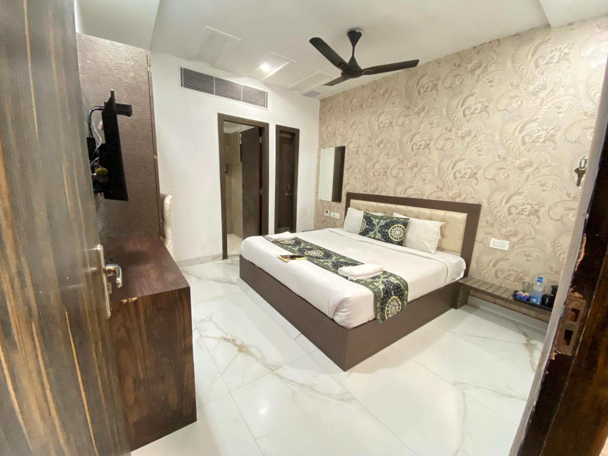 Hotel Tamanna - 50 Meter From Golden Temple Amritsar Zewnętrze zdjęcie